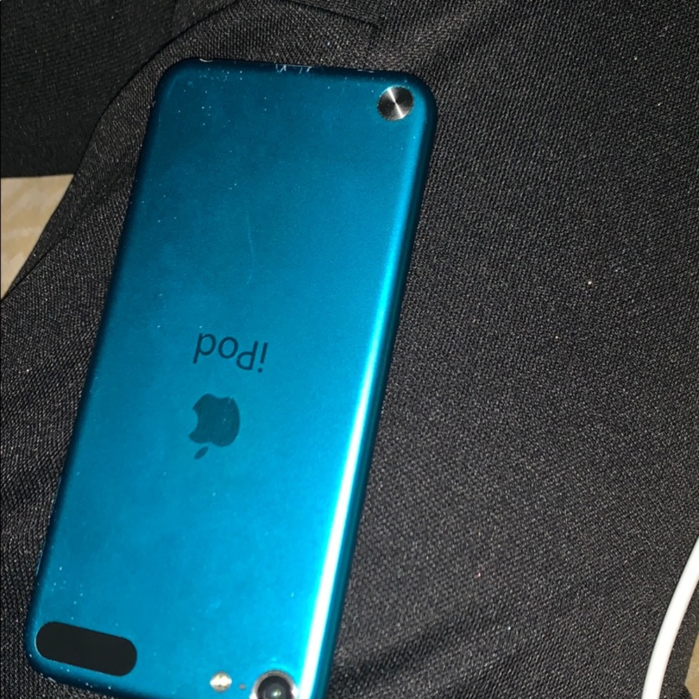 iPod touch 5th Generation - Picture 2 of 2